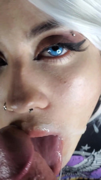 Submissive Babe Loves Getting All the Cum Out and Swallowing It All Down - Cumshot