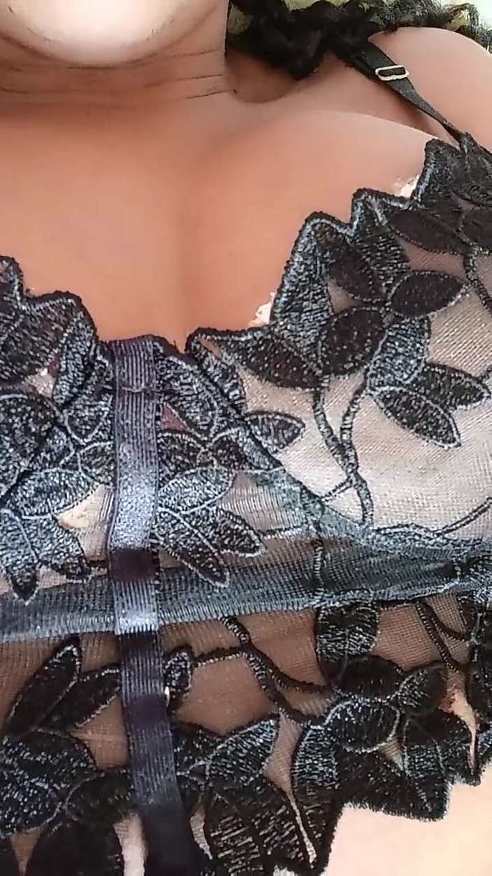 Jacke24: Ung flicka onanerar