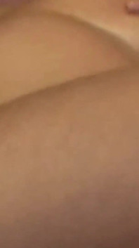 Tato sexy děvka byla na dovolené a chtěla mít anální šukací fest