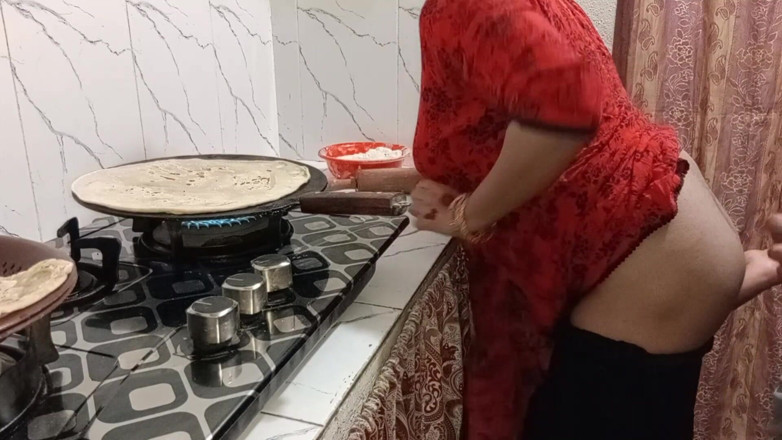 QueenbeautyQB: Indian Step Mom Sex Video in the Kitchen