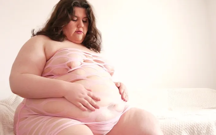Anastasia Gree: Showing My Big Belly: Enjoyment