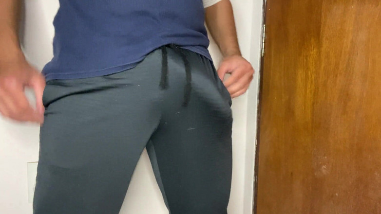 Greedy truck: Mężczyzna z dużym kutasem został wyrzucony z siłowni za nie...