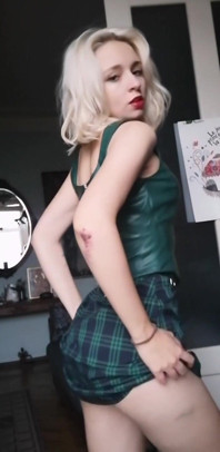 Krásný striptýz doma