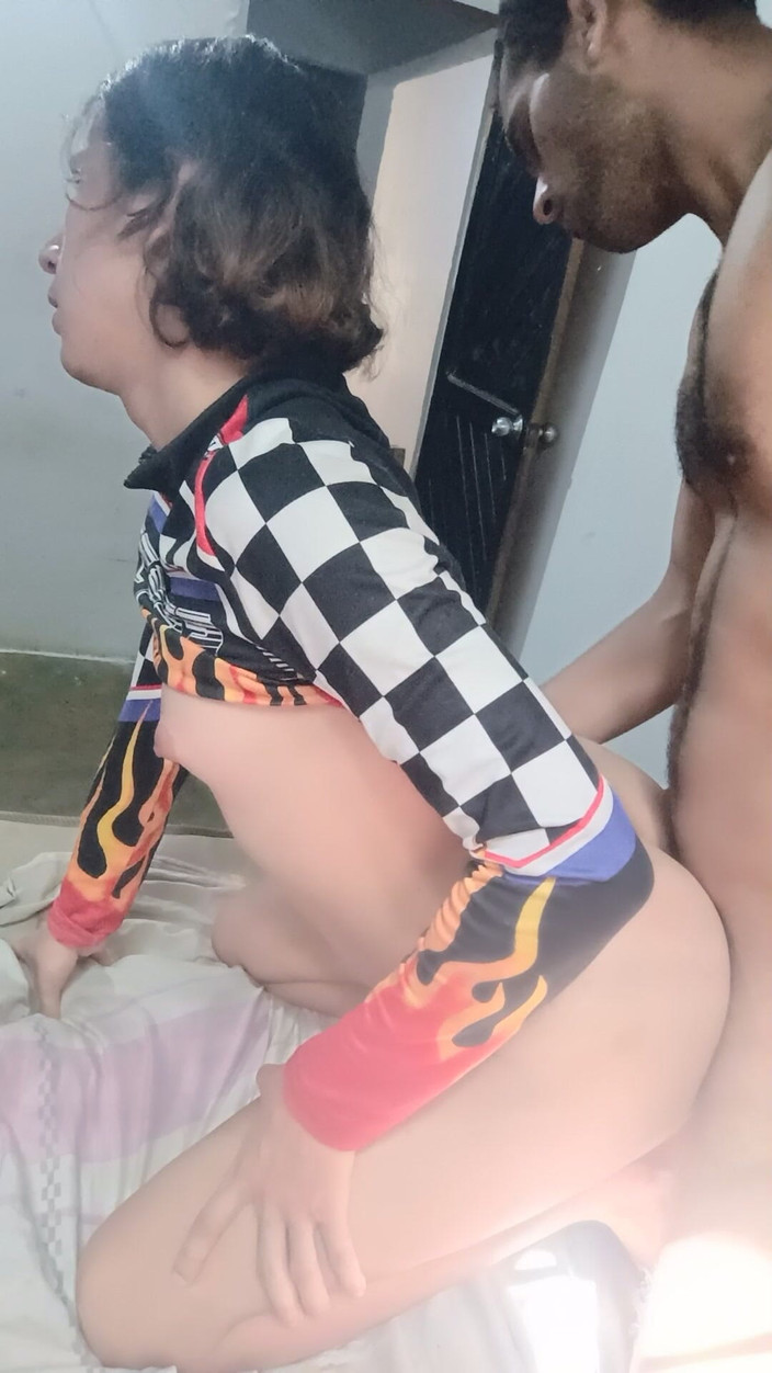 Femboy from Colombia: 跳到这里非常好的跳跃