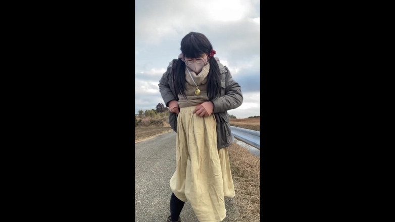 megu2002: Masturbación nº121 en la calle con un paseo temprano por...