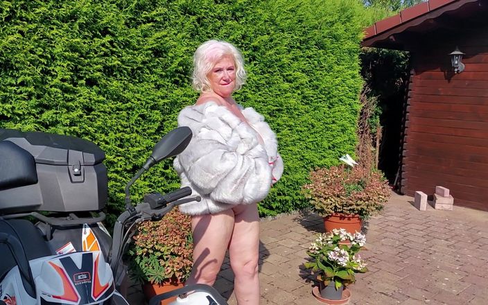 PureVicky66: Nenek terpanas dan paling sange di Jerman lagi sange berat...