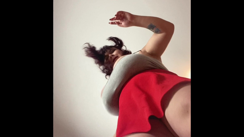 Roxanne Miller: Giantess Finds Ex-es