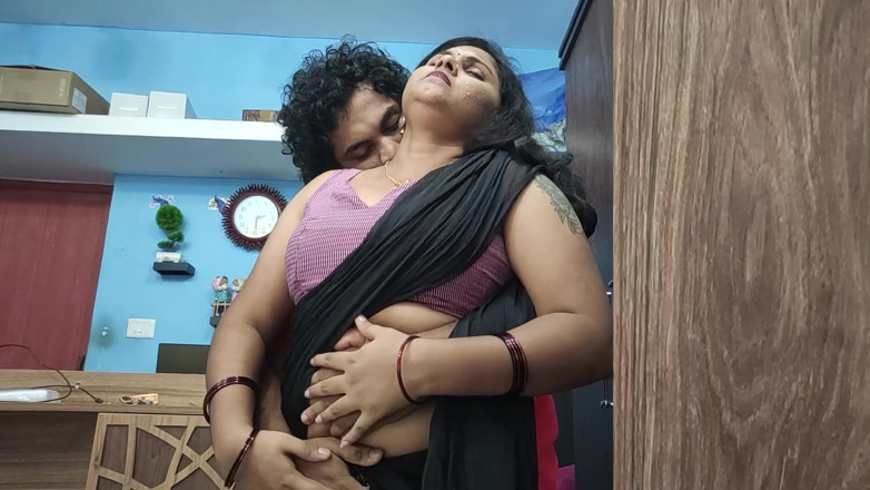 Vaigavarun45: Sex with My Hot Bhabhi Girl Friend in Half Saree