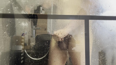 Aimeronds: Eu mă joc mereu la duș