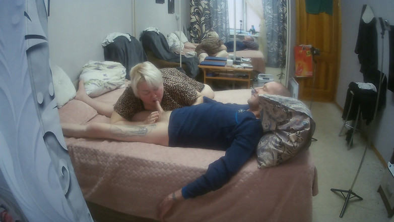 Zona901: Моя мачуха перервала мені дрочку руками, зробила мені глибокий мінет і проковтнула мою сперму