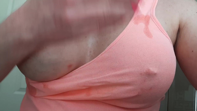 Aqua Pola: Vollbusige MILF benetzt t-shirt vom spieß auf ihre großen möpse