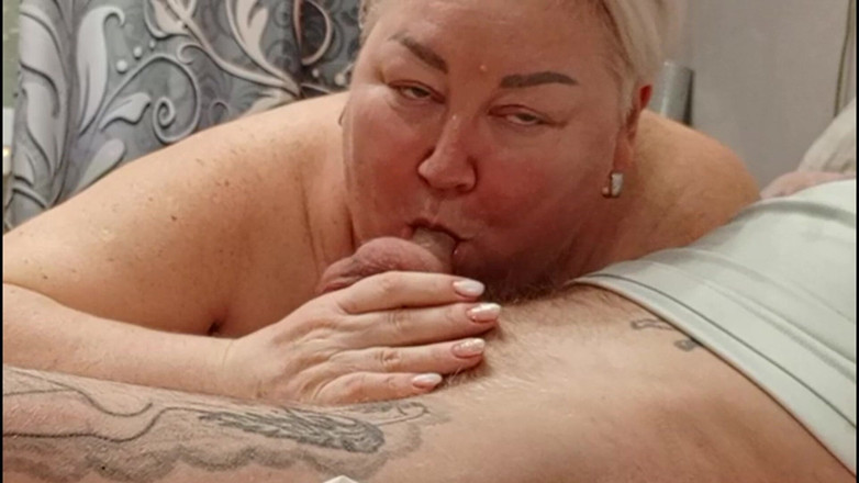 Zona901: La ragazza succhia il mio cazzo con la bocca fino...