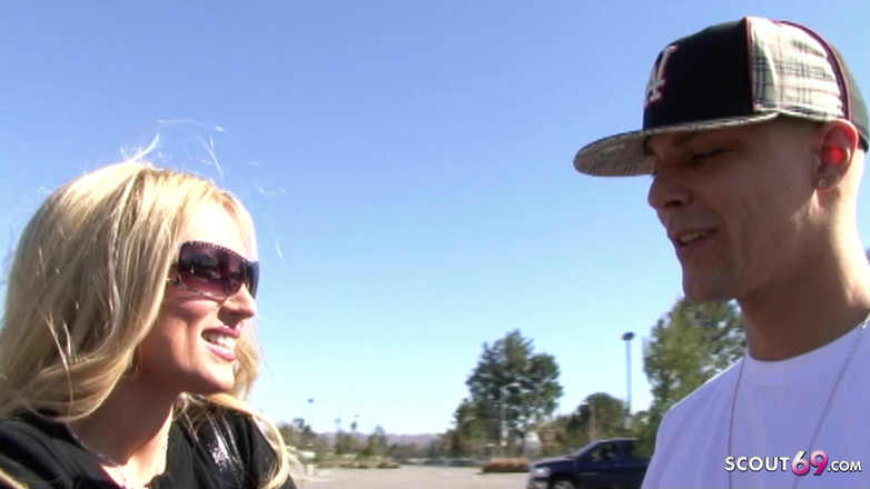 Full porn collection: 金发苗条熟女Diana被继子用巨大的鸡巴操