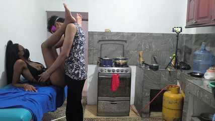 NEGRITA SEXY: Stavo visitando la mia vicina e poi l'uomo che mi...