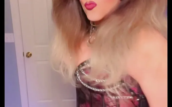 Shelly Robertss: Smoking Fetish Big Hair Music Compilation
