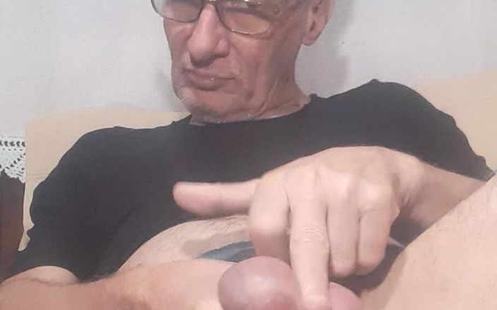 Big uncut hard cock: Hier is hoe je slaat en per grote ballen knijpt...
