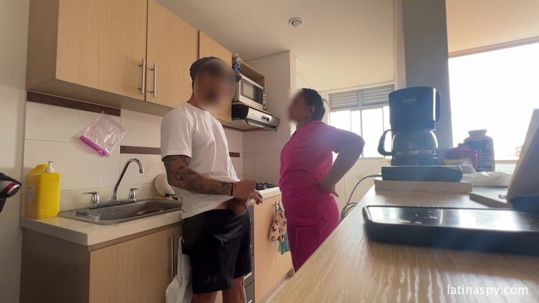 Latinaspy: Büyük götlü hizmetçi amını temiziyor ve sonra patronunu sıvazlıyor bölüm 1