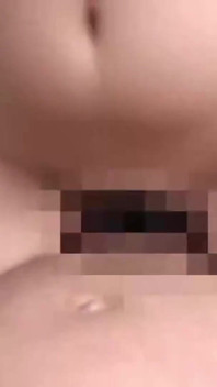 Tolv fruar som säger bara för pengar men ändå längtar efter perverst sex. - H