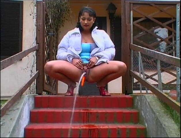 Absolute BDSM films - The original: Sexy babe pissing masturbation