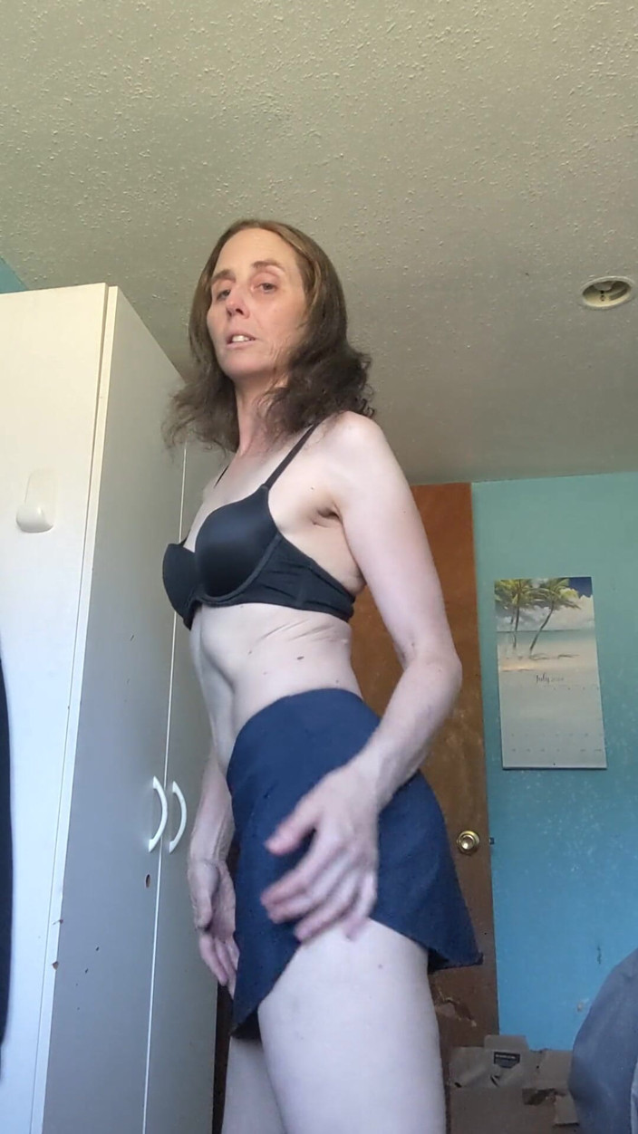 SexyRach75: Different Positions with Dildo and Fun Masterbation.