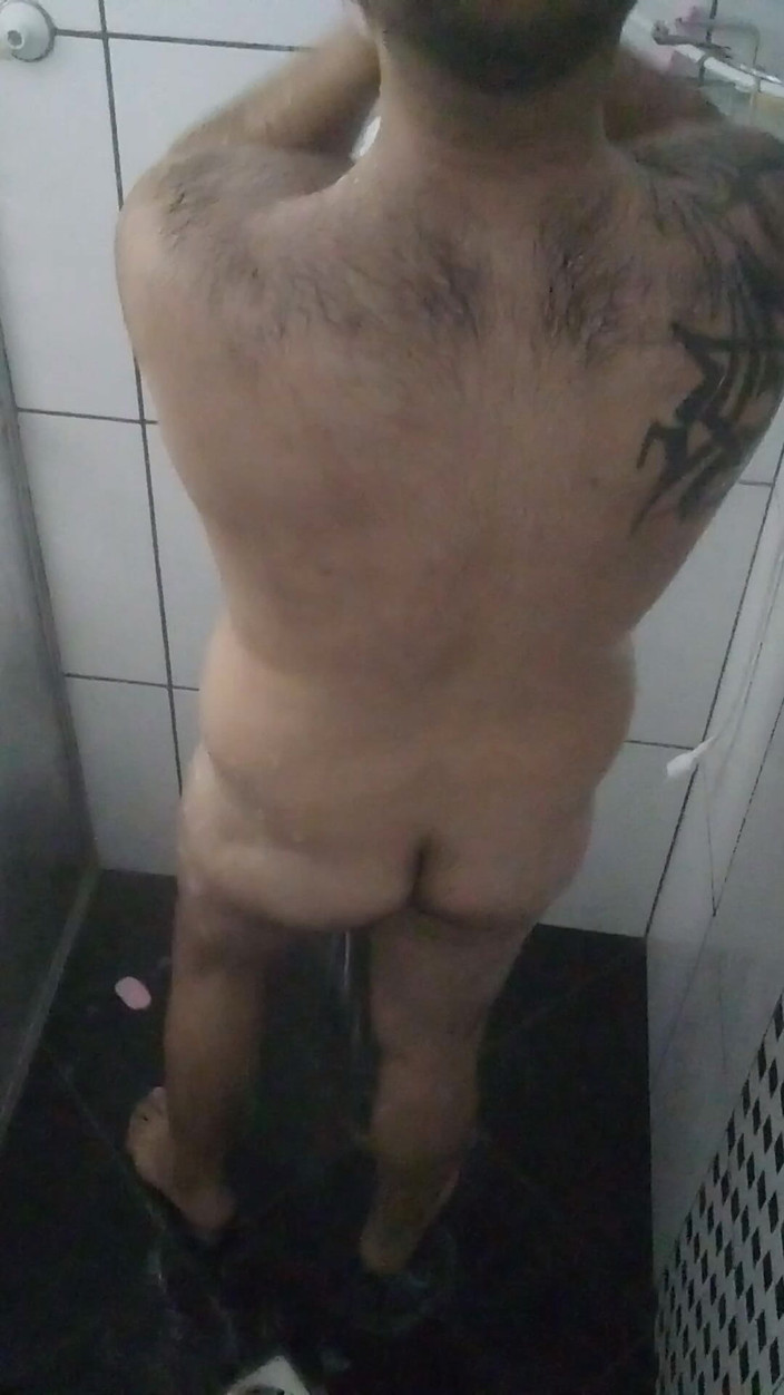 Lawer fuck oldje: Tomando una ducha en un gimnasio