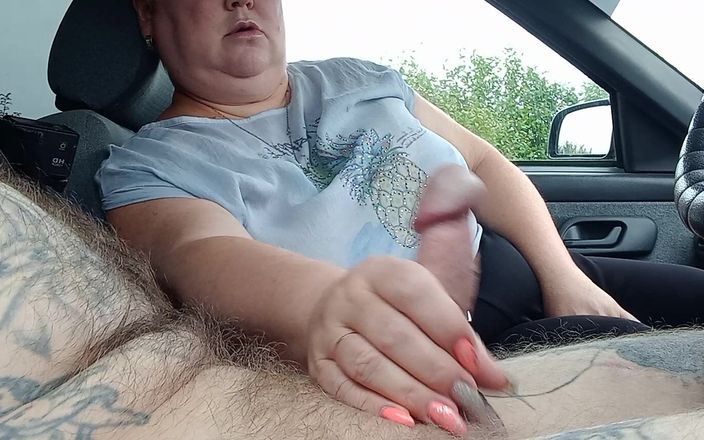 Sweet July: Milf runkar av min kuk i bilen tills jag cum