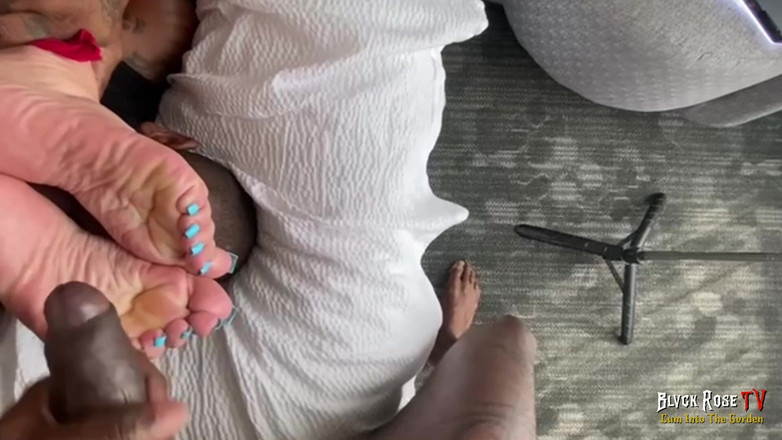 Blvck Rose TV: Sofiee Soles alfa büyük zenci ile itaatkar Steve'i aldatıyor