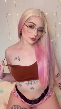 使用 Spookybarbiegrl 作为精液致敬