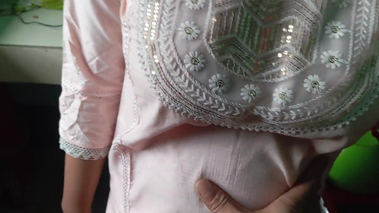Sumahomesex: Indiana recém-casada fode seu próprio apartamento quando seu marido vai...