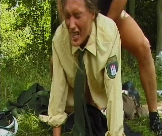 GOLDLIGHT - OFFICIAL: Татуированную немецкую крошку-милфу-блондинку трахает огромный член на улице