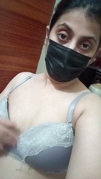 アジア系の女の子、大きな胸、ビッグ、ドッグスタイルのスカーティング、大きなお尻でヤッ、若い男性と年配の女性がスカーティングする