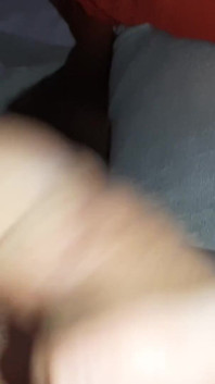 Aku lagi asik mainin kontol ayah tiriku sendiri