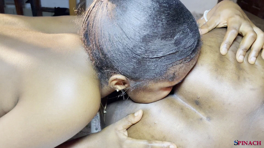 Lesbiche africane leccaculo (Spinaci) Asslicking African Lesbians (Spinach)