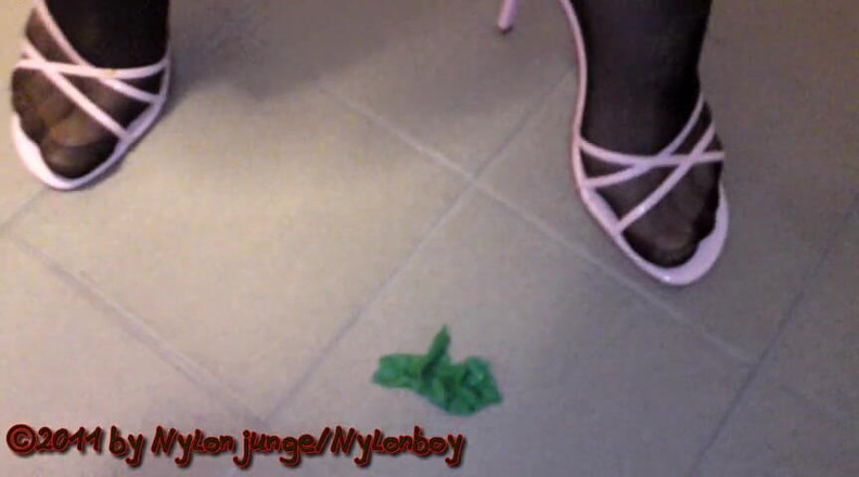 Carmen_Nylonjunge: Рожеві підбори і зелена повітряна кулька