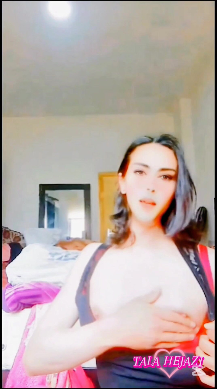 Tala Hejazi: Сперма без рук після випивки сечі