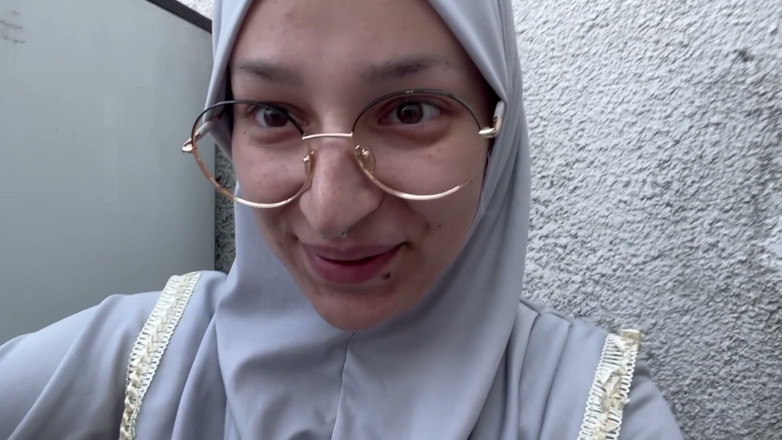 lanalovacutie: Muslim-stepmommy-peeing-on-you-in-hijab
