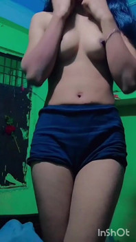 Mi india novia mostrando sus tetas y coño dedeándose para sexo duro