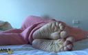 Manly foot: Quem adora adorar solas? - Cameraman finalmente goza - cum feet socks...