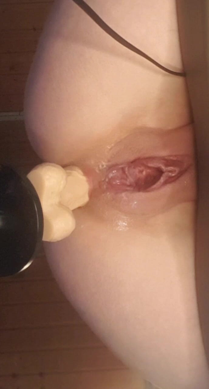 KittieNoOne: Fucking Machine Destroyed My Pussy and Ass
