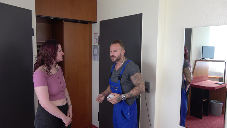 Deutsche Amateur Pornos: Curvy Redhead MILF Takes Tattooed Cock Deep