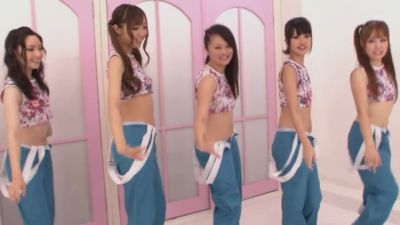 JAPAN IN LOVE: Festival de sexe asiatique, scène 4 orgie d’ados japonaises baisant ensemble...