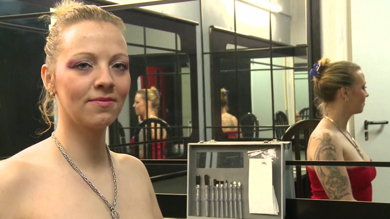 German Porn: Bionda tedesca ragazza - bukkake la scopa duro