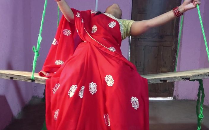 Mumbai Ashu: Indianca Desi Bhabhi arăta uimitoare purtând un sari gol, o...