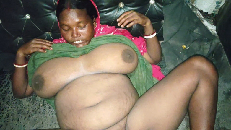 Sexyrani327: La sorellastra del vicino ha succhiato il pene e ha...