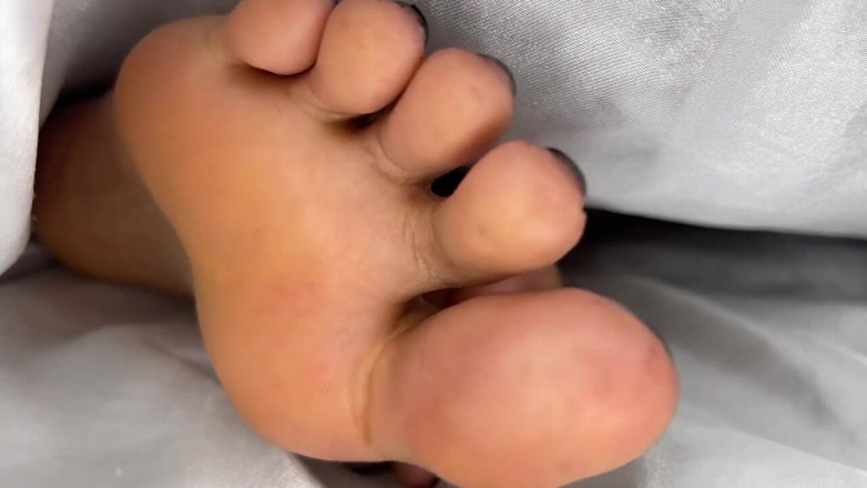 Pink Foxx: Dark Glossy Black Toes Tease