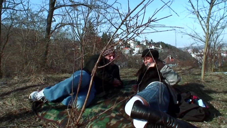 German amateur - 100% German hardcore videos: 黑发熟女在高速公路边啪