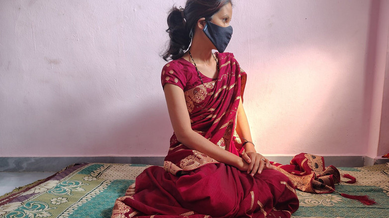 Viralcouple76: 義理の義理の姉は義理の義兄に置き去りにされ、彼の口から渡されました