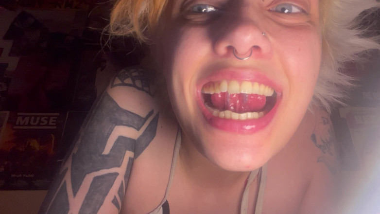 Glitterqueen1999: Goth Girl Tanpa Tour Mulut Solek! Tongue Teeth 
