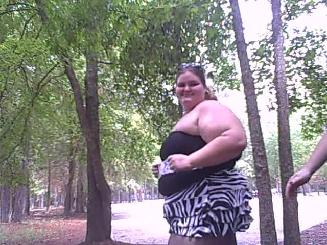 BBW nurse Vicki adventures with friends: BBW เป่าลูกโป่งกลางแจ้งแล้วระเบิด
