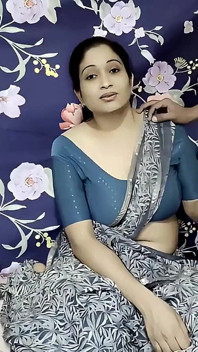 Meia-irmã sexo pela primeira vez com meio-irmão em Desi Saree